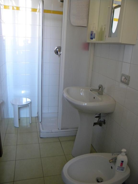 Le Petit Fleur Hotel Bareggio Quarto foto