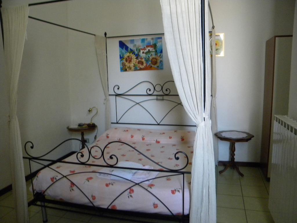 Le Petit Fleur Hotel Bareggio Quarto foto